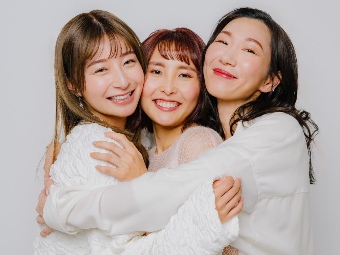女性三人の写真